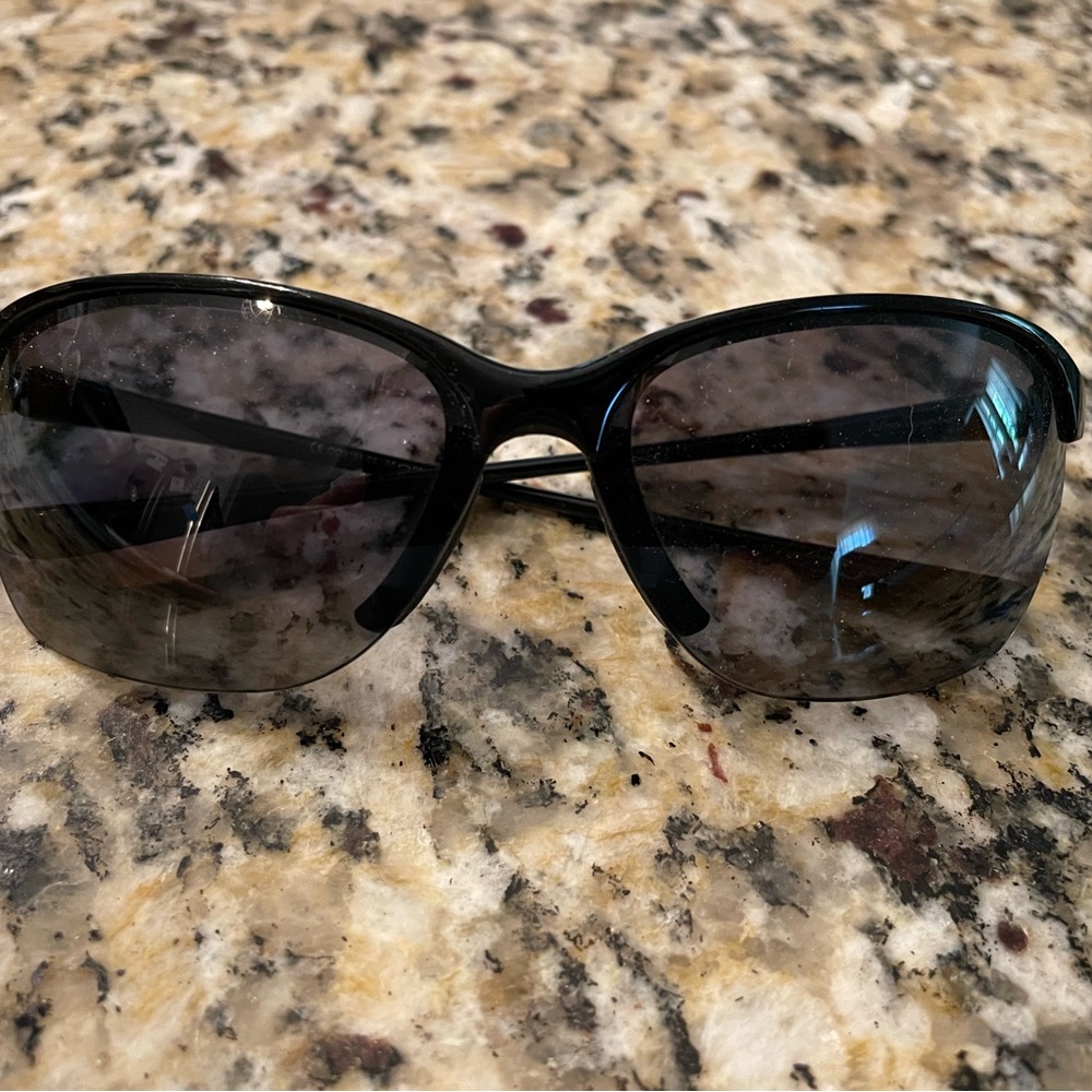 Oakley Unstoppable polarized black gradient lens